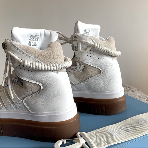 Super sleek boot, Ivy “Icy” Park X Adidas colletion. - Picture 4 of 6